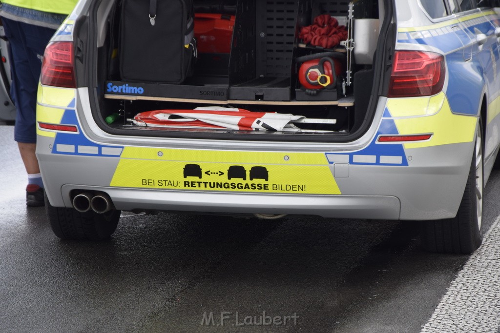 Schwerer LKW VU PKlemm A 4 Rich Olpe auf der Rodenkirchener Bruecke P188.JPG - Miklos Laubert